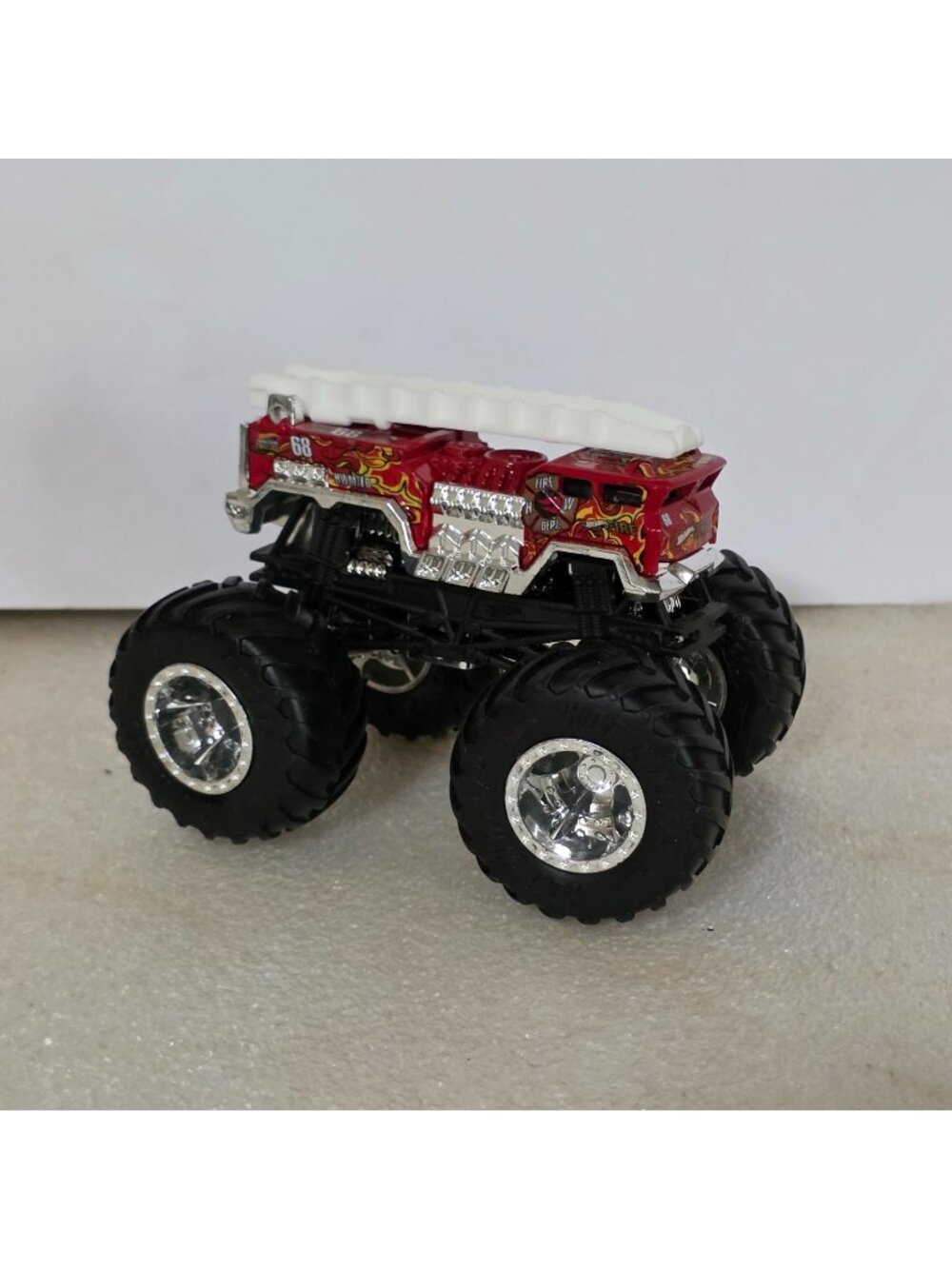 Hot Wheels Monster Trucks Firetruck 1:64 diecast HWMTFD 68 Mattel